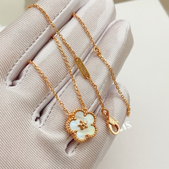 100% authentic Van Cleef & Arpels necklaces. - Picture 2 of 5